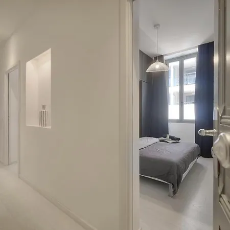 Superb 2 Bedrooms, 1 Sofabed 3p1 By Rivaevent Apartman Cannes